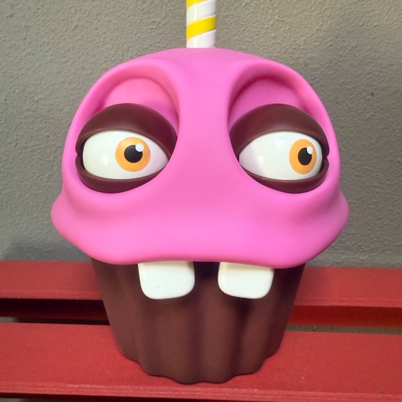 Five Nights at Freddys 2 Cupcake Moveable Eyes Cup with Straw AMC Exclusive NEW - Picture 3 of 7